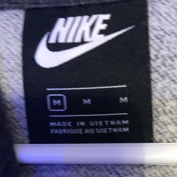 Nikes sweatshirt - Picture 2 of 2